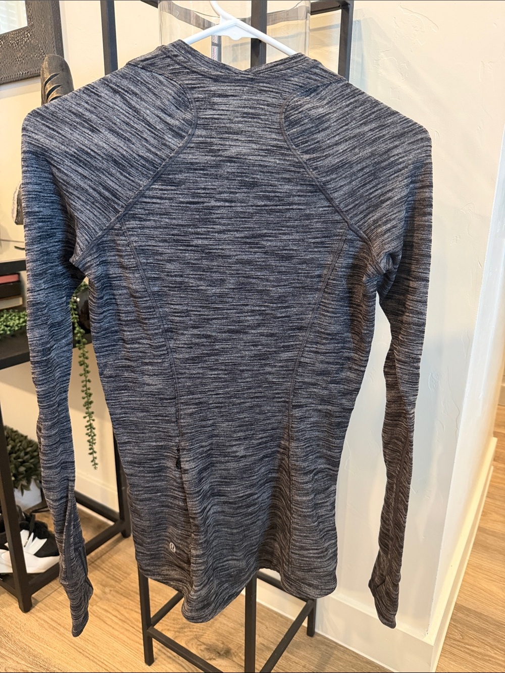 lululemon athletica Women's Dark Heather Gray Long Sleeve Athletic Top